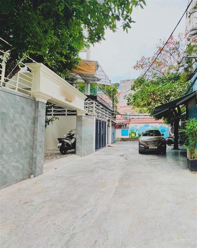 Biệt thự hồ biểu chánh, phú nhuận, 150m2, xe hơi ngủ trong nhà