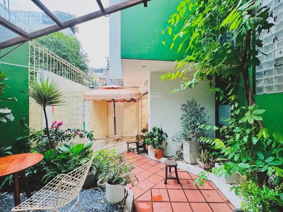 Biệt thự hồ biểu chánh, phú nhuận, 150m2, xe hơi ngủ trong nhà