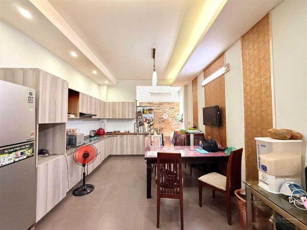 Hẻm xe hơi nguyễn văn đậu, bình thạnh gần phan đăng lưu. chính chủ xây dựng, diện tích lớn