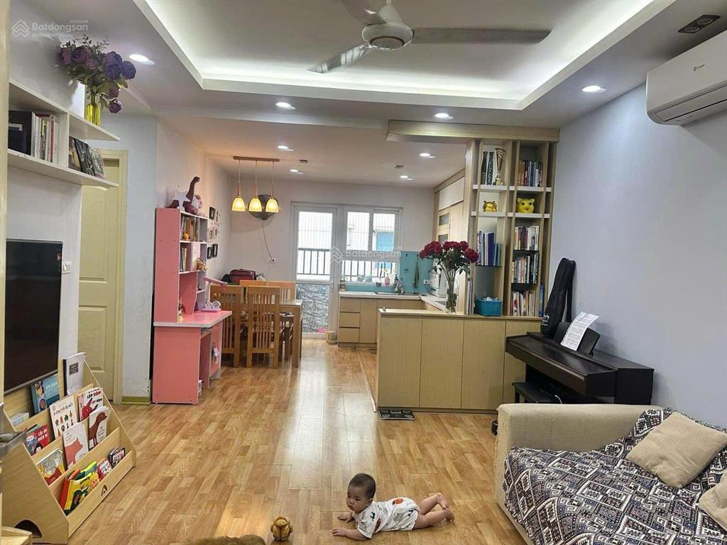 Chính chủ bán căn góc toà hh4b căn 22 siêu hiếm 71m2 2 phòng ngủ, 2 vệ sinh full nội thất linh đàm