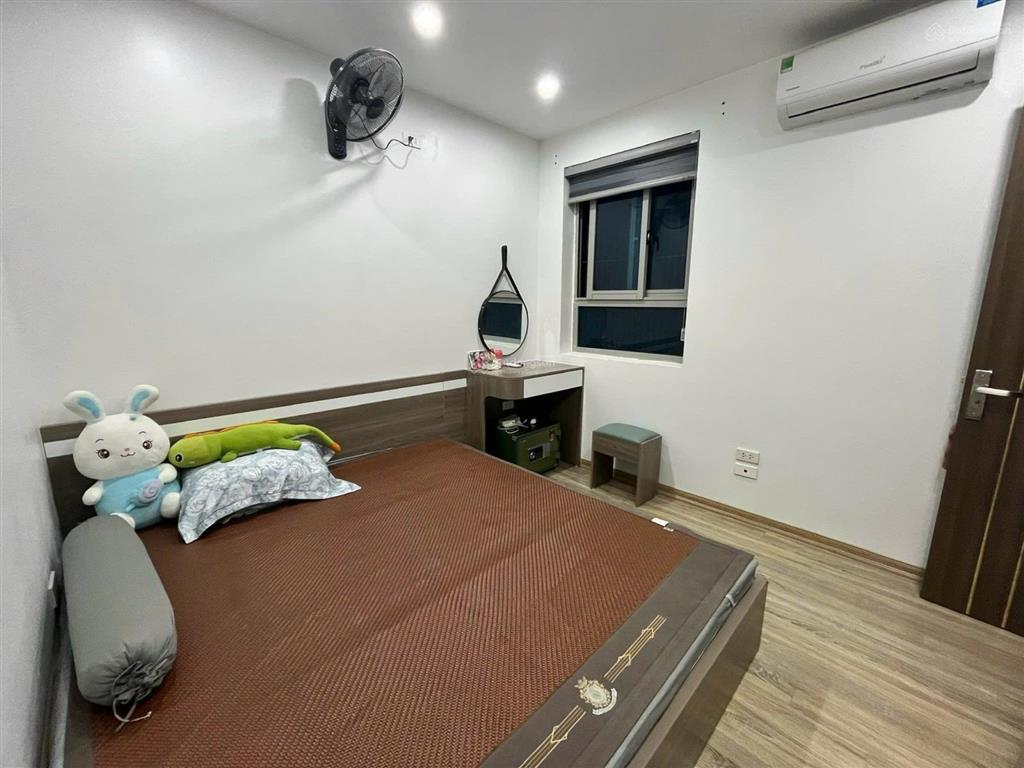 Chủ nhà cắt lỗ gần 1 tỷ  cần bán gấp  căn 2 phòng ngủ toà hh2 linh đàm, full nội thất, giá 1.35tỷ