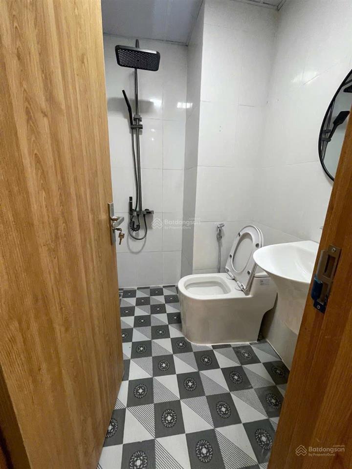 Chủ nhà cắt lỗ gần 1 tỷ  cần bán gấp  căn 2 phòng ngủ toà hh1 linh đàm, full nội thất, giá 1.850