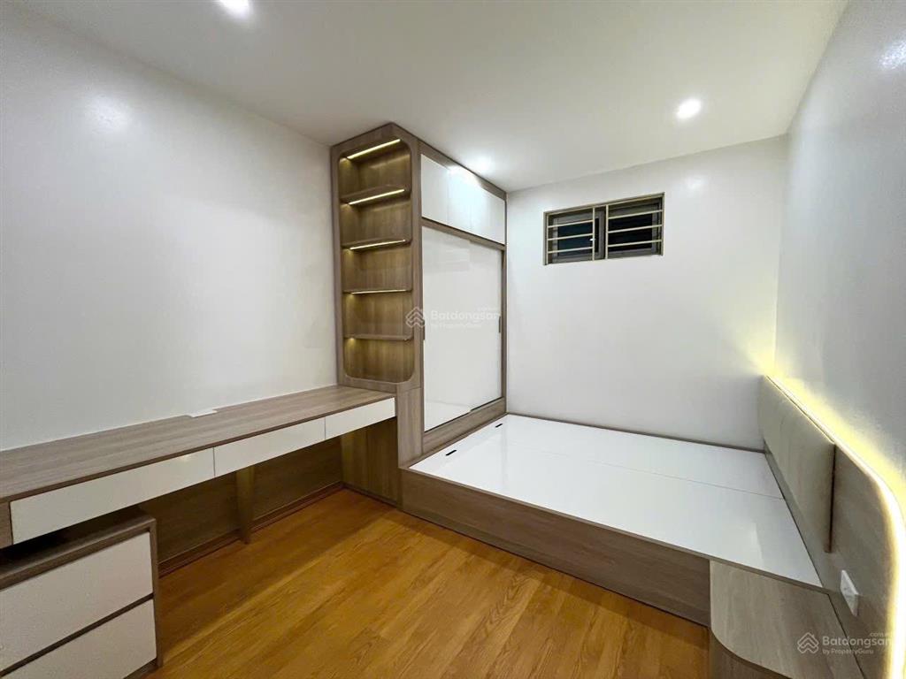 Chủ nhà cắt lỗ hơn 1tỷ  cần bán gấp căn 71m view hồ, 2 ngủ 2 vệ sinh full nt mới toà hh2 linh đàm