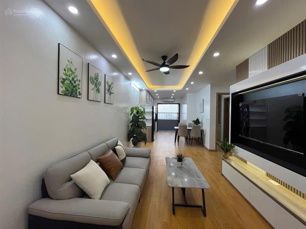 Chủ nhà cắt lỗ hơn 1tỷ  cần bán gấp căn 71m view hồ, 2 ngủ 2 vệ sinh full nt mới toà hh2 linh đàm
