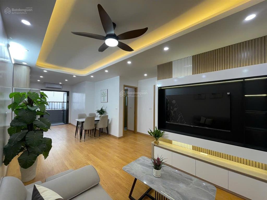 Chủ nhà cắt lỗ hơn 1tỷ  cần bán gấp căn 71m view hồ, 2 ngủ 2 vệ sinh full nt mới toà hh2 linh đàm