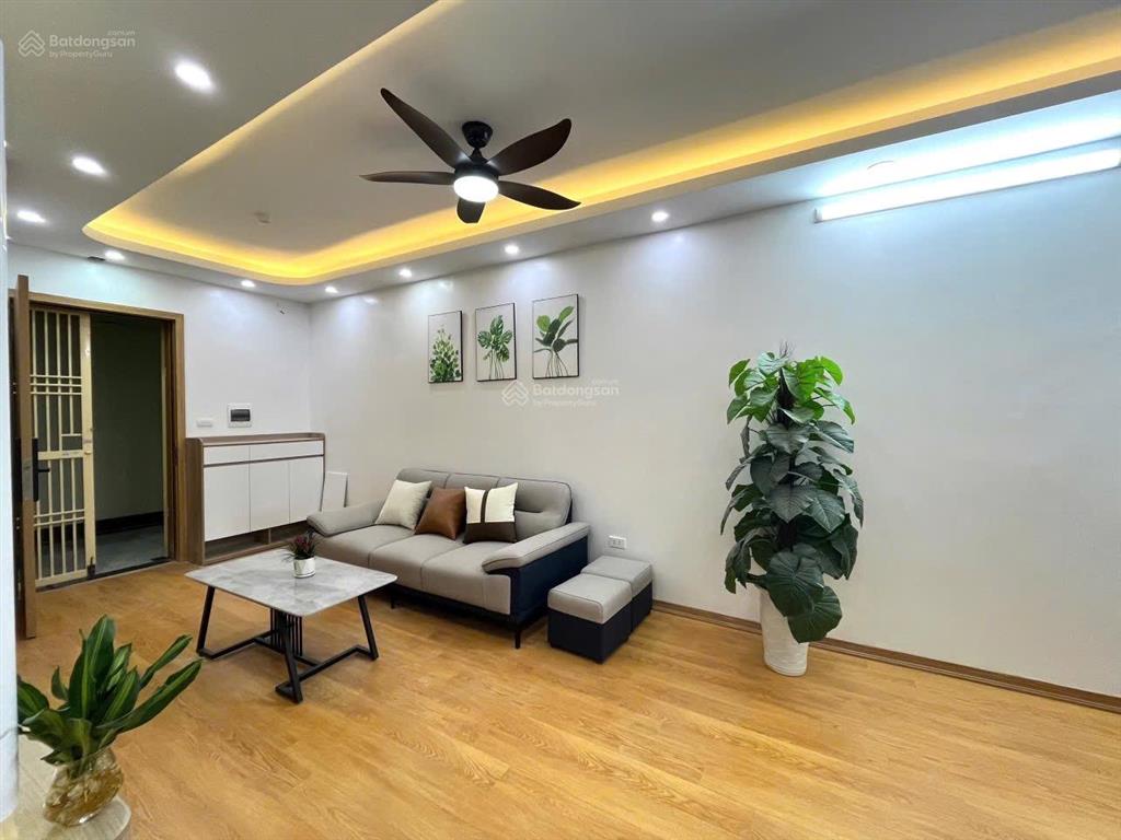 Chủ nhà cắt lỗ hơn 1tỷ  cần bán gấp căn 71m view hồ, 2 ngủ 2 vệ sinh full nt mới toà hh2 linh đàm