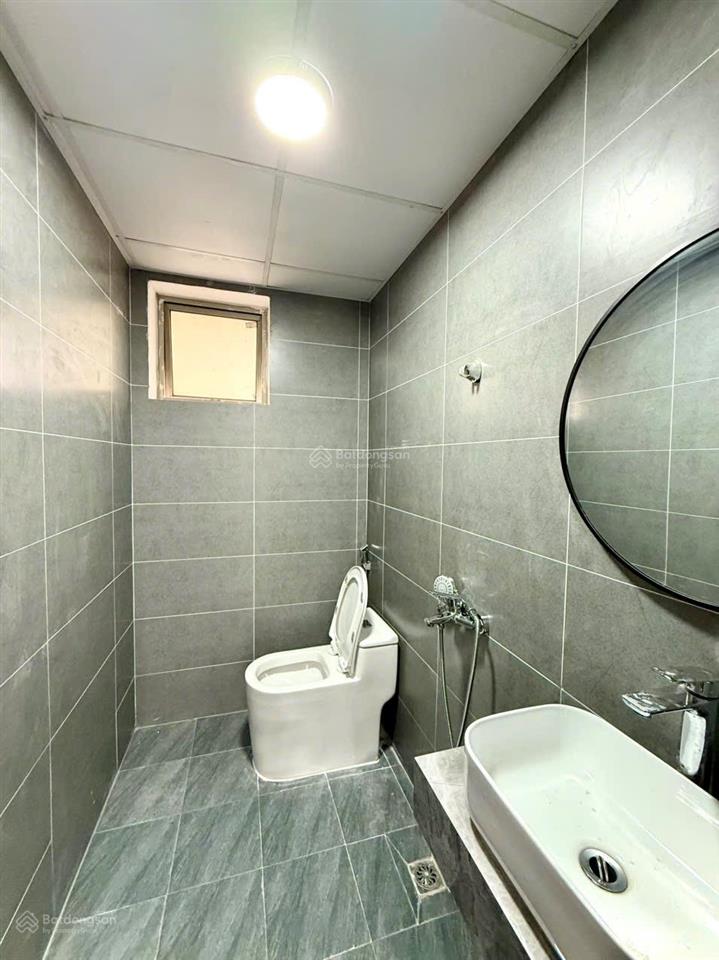 Cắt lỗ 2tỷ căn 76m2 view hồ 3pn 2 vệ sinh toà hh3 linh đàm, full mới, giá thuê 11tr, giá bán 3tỷ