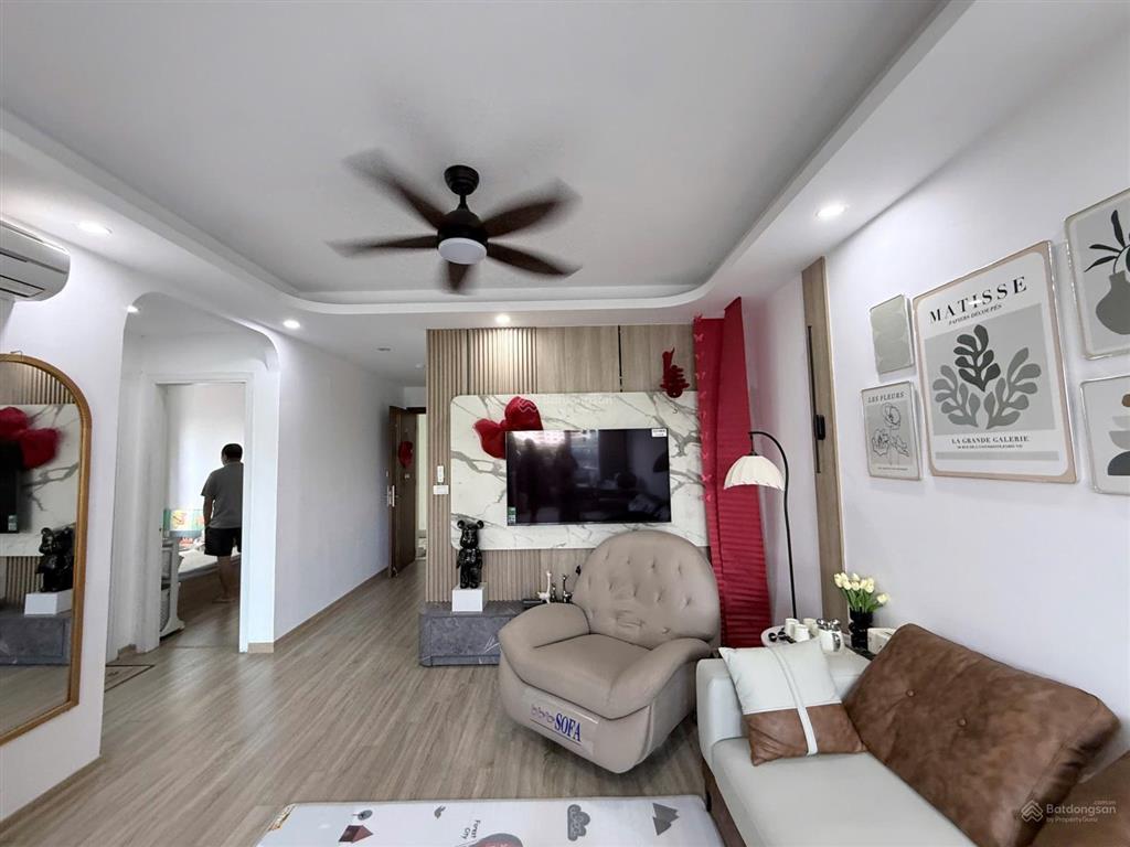 Cắt lỗ hơn 1tỷ căn 76m2 3pn 2 vệ sinh tòa hh4 linh đàm, full nội thất, giá thuê 10tr, giá bán 3tỷ