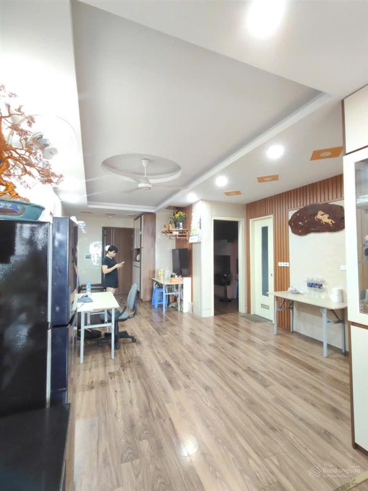 Cắt lỗ 2tỷ căn 72m2 view hồ 2pn 2 vệ sinh toà hh2 linh đàm, full nội thất, giá thuê 8tr, giá 2.4 ty