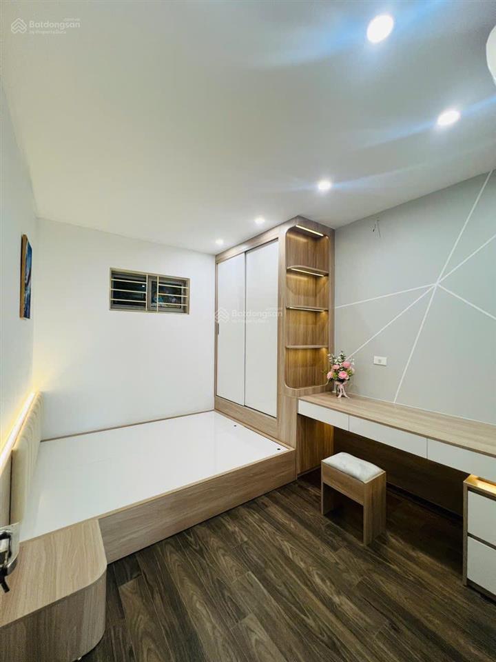 Cắt lỗ hơn 2 tỷ căn 67m view hồ 2pn 2vs tòa hh3 linh đàm, full nội thất, giá thuê 8tr, giá 2.4 tỷ