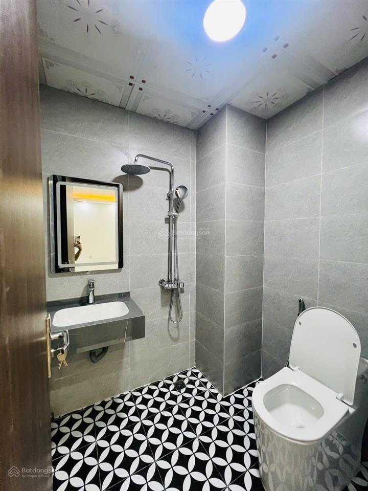 Cắt lỗ hơn 2 tỷ căn 67m view hồ 2pn 2vs tòa hh3 linh đàm, full nội thất, giá thuê 8tr, giá 2.4 tỷ