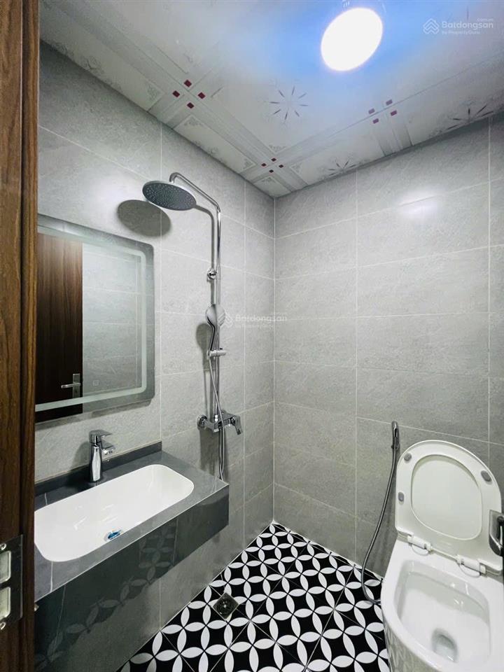 Cắt lỗ hơn 2 tỷ căn 67m view hồ 2pn 2vs tòa hh3 linh đàm, full nội thất, giá thuê 8tr, giá 2.4 tỷ
