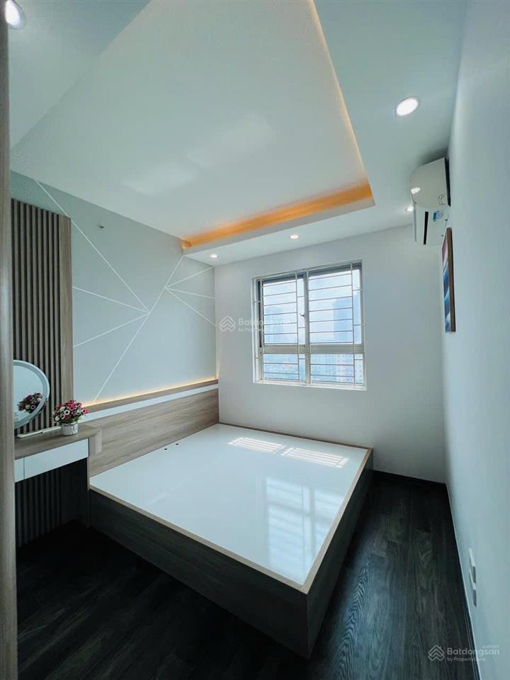 Cắt lỗ hơn 2 tỷ căn 67m view hồ 2pn 2vs tòa hh3 linh đàm, full nội thất, giá thuê 8tr, giá 2.4 tỷ