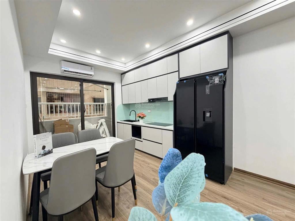 Cắt lỗ hơn 2tỷ căn 60m2 2pn 2 vệ sinh toà hh3 linh đàm, full nội thất, giá thuê 8tr, giá bán 2.15tỷ
