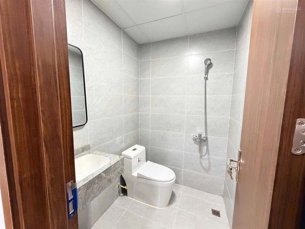 Cắt lỗ hơn 2tỷ căn 60m2 2pn 2 vệ sinh toà hh3 linh đàm, full nội thất, giá thuê 8tr, giá bán 2.15tỷ