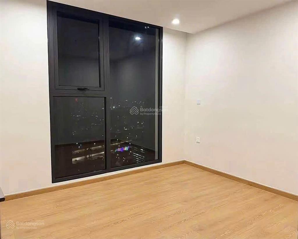 Bán cắt lỗ căn 1n+1 43m2 g2, tầng trung, view bể bơi, mpdv2 năm. giá bán 2 tỷ 650 triệu bao phí