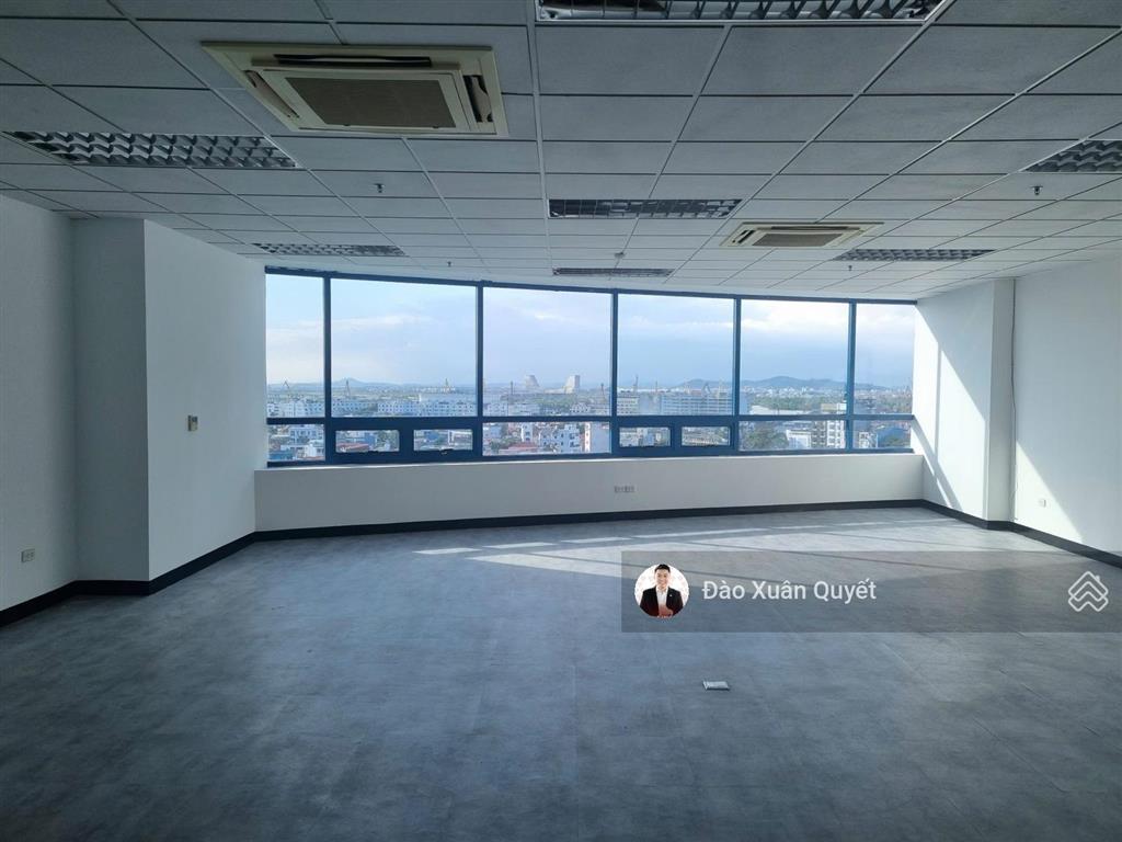 Văn phòng 74m2  view đẹp  giá đã bao gồm điện điều hòa
