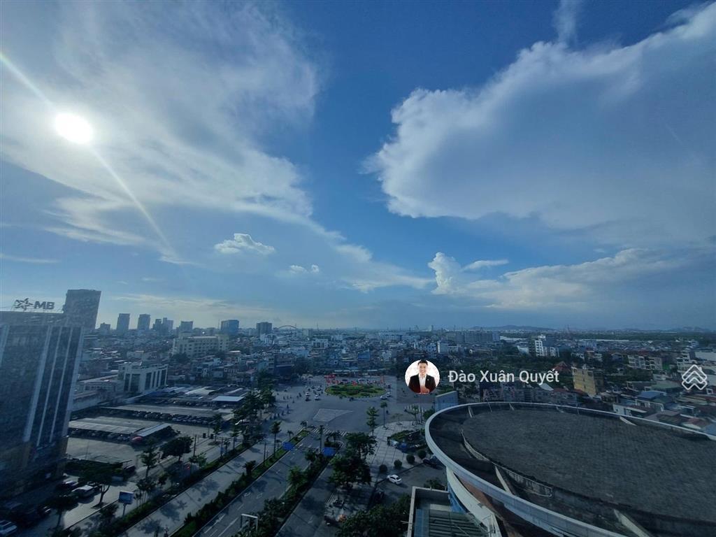 Văn phòng 74m2  view đẹp  giá đã bao gồm điện điều hòa