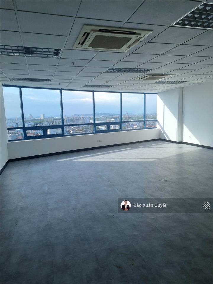 Văn phòng 74m2  view đẹp  giá đã bao gồm điện điều hòa