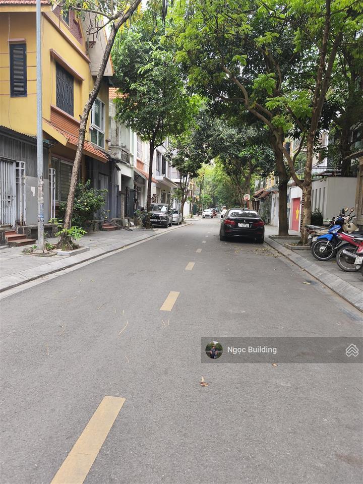 Hot hot hot. cần tiền bán gấp nhà phố 124 hoàng ngân  phường trung hoà. dt 63m x 5,5t. giá 25 tỷ