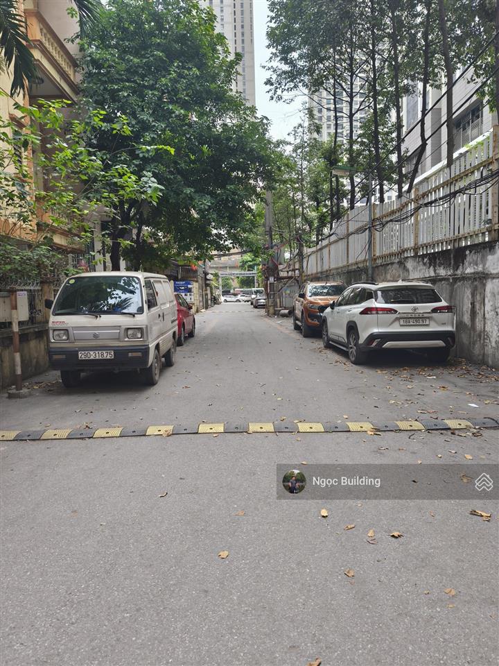 Gia đình cần tiền bán gấp nhà trung kính to  phường yên hoà hòa. dt 48m x 7t. giá 11,3 tỷ