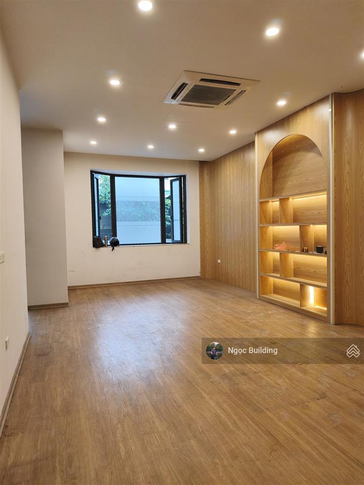 Gia đình cần tiền bán gấp nhà trung kính to  phường yên hoà hòa. dt 48m x 7t. giá 11,3 tỷ