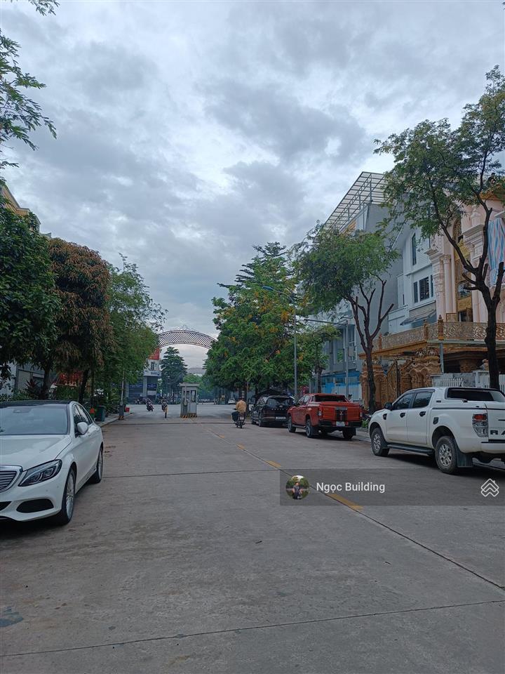 Cần cho thuê nhà lô 3b kđt trung yên  phường trung hòa. dt 140m x 5,5t. giá 34 triệu