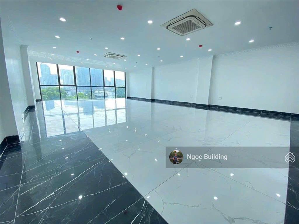 Cho thuê toà nhà 9 tầng mặt phố trần duy hưng  mặt tiền rộng, nhận diện thương hiệu. giá 160 triệu