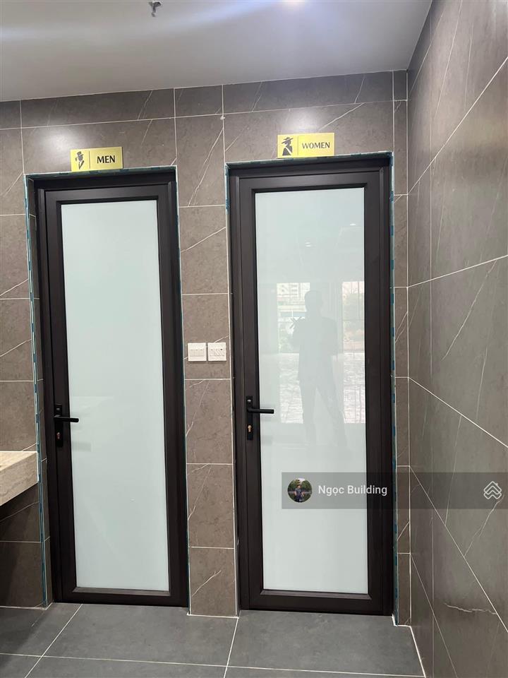 Cho thuê toà nhà 9 tầng mặt phố trần duy hưng  mặt tiền rộng, nhận diện thương hiệu. giá 160 triệu