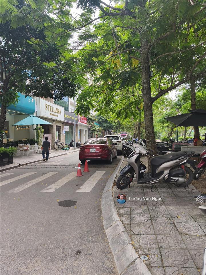 Cho thuê nhà nguyên căn  ngõ 102 ngụy như kon tum. dt 68m x 5t. giá 35 triệu