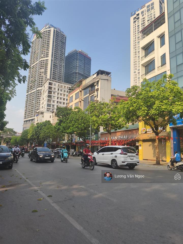 Chính chủ cho thuê nhà mặt phố số 111a trung hòa. phường yên hoà. dt 150m x 5t. giá 100 triệu