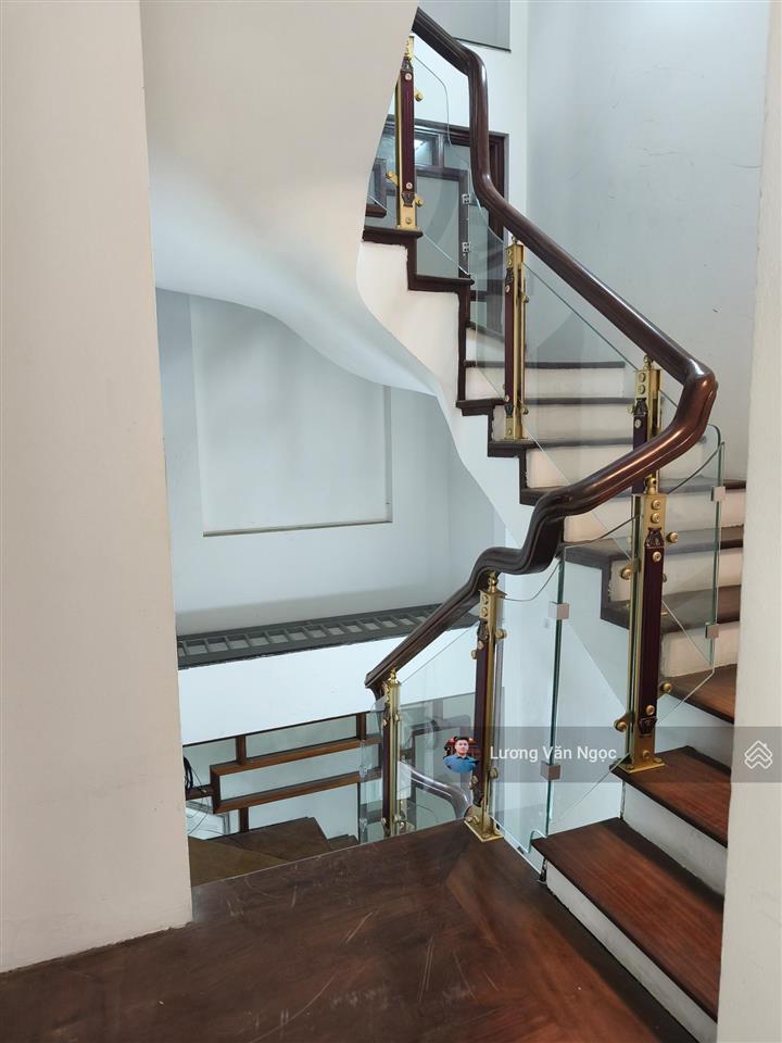 Cho thuê nhà ngõ 26 đỗ quang thông sang trần duy hưng  trung hòa. dt 72m2 x 5t. giá 22 triệu