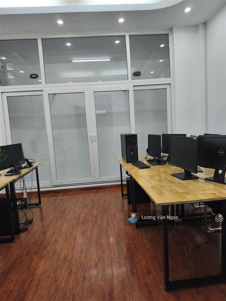 Cho thuê nhà số 8 ngõ 80 trung kính  phường yên hoà. dt 60m x 5t. giá 18 triệu