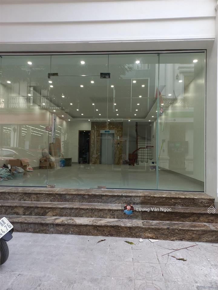Cho thuê gấp liền kề a10 nguyễn chánh  phường yên hoà. dt 90m x 5t. có thang máy. giá 44 triệu