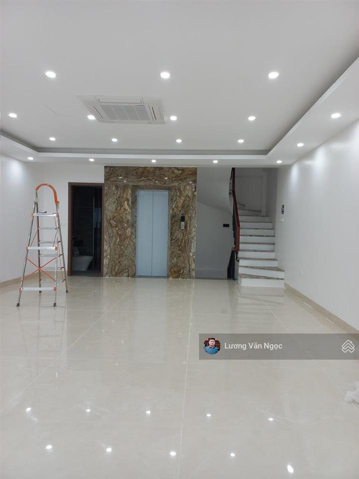Cho thuê gấp liền kề a10 nguyễn chánh  phường yên hoà. dt 90m x 5t. có thang máy. giá 44 triệu