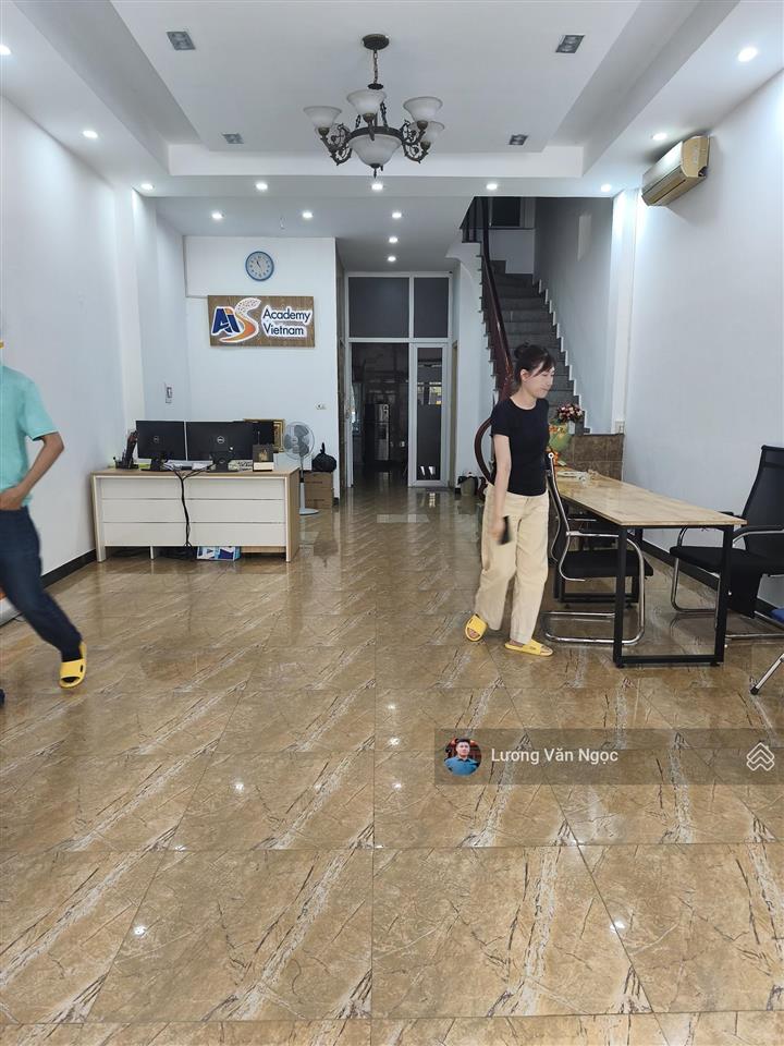 Cho thuê gấp nhà liền kề 90 nguyễn tuân  phường nhân chính. dt 90m x 5t. nhà xây mới. giá 36 triệu