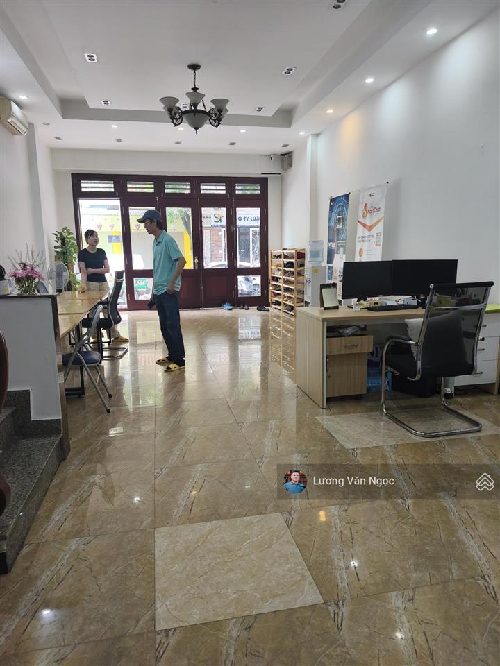 Cho thuê gấp nhà liền kề 90 nguyễn tuân  phường nhân chính. dt 90m x 5t. nhà xây mới. giá 36 triệu