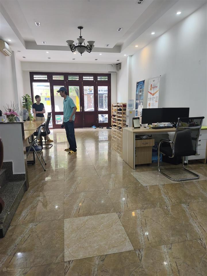 Chính chủ cho thuê gấp tầng 1+2 văn phòng phố vũ phạm hàm  phường trung hoà. dt 230m/2t. giá 20 tr