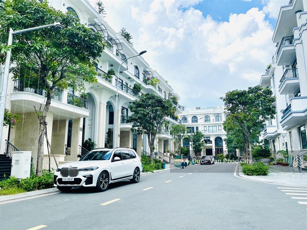 Bán gấp nhà ngang 7mx20 giá tốt 30,6 tỷ, nhà thô khu đông nam khu đô thị vạn phúc city