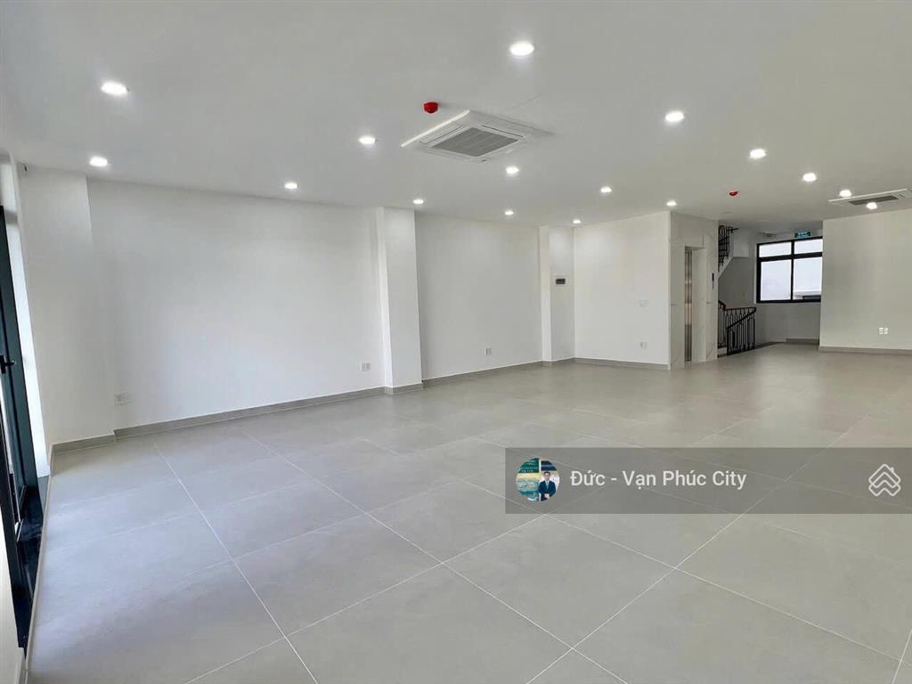 Cần bán tòa nhà văn phòng 7x20m, hầm 5 tầng đối diện cv vạn phúc city