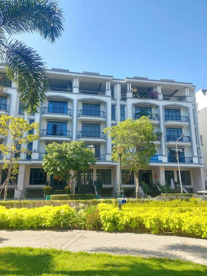 Cần bán tòa nhà văn phòng 7x20m, hầm 5 tầng đối diện cv vạn phúc city