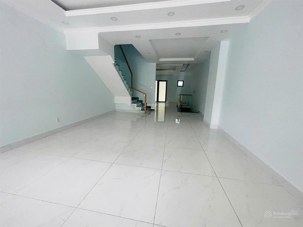 Cho thuê nhà 5x22m văn phòng kđt vạn phúc city, 33 tr/tháng, đường lớn 20m, thủ đức, hcm