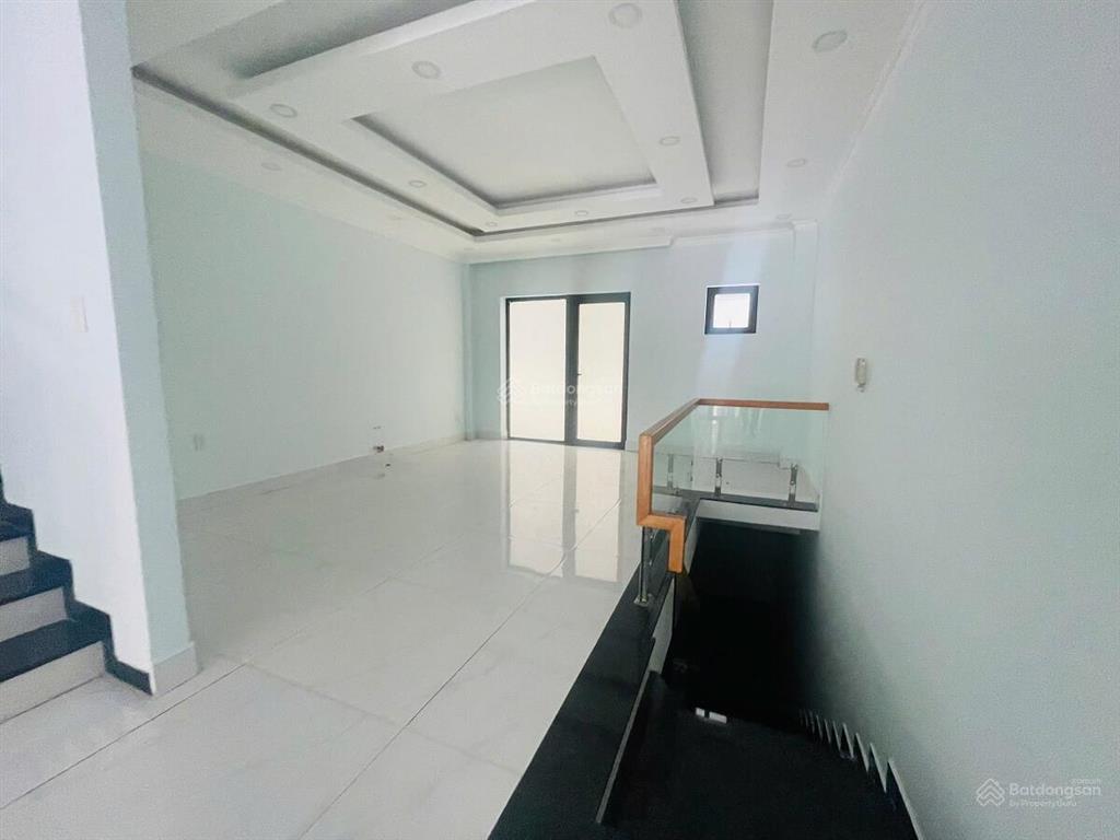Cho thuê nhà 5x22m văn phòng kđt vạn phúc city, 33 tr/tháng, đường lớn 20m, thủ đức, hcm