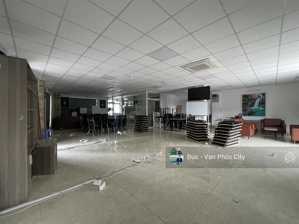 Siêu phẩm cho thuê căn góc mặt tiền nguyễn thị nhung kđt vạn phúc city 254m2, giá 150 triệu/tháng