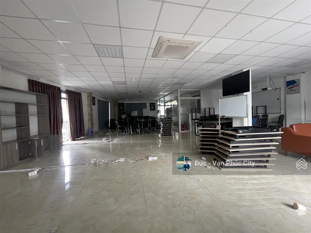 Siêu phẩm cho thuê căn góc mặt tiền nguyễn thị nhung kđt vạn phúc city 254m2, giá 150 triệu/tháng