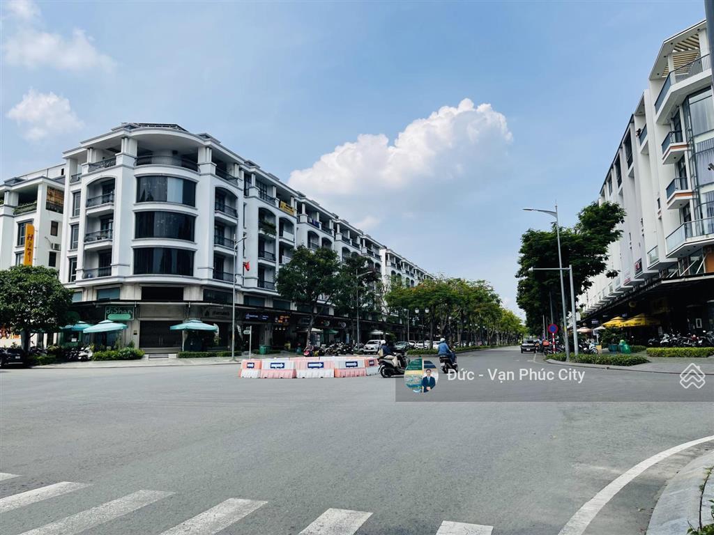 Siêu phẩm cho thuê căn góc mặt tiền nguyễn thị nhung kđt vạn phúc city 254m2, giá 150 triệu/tháng