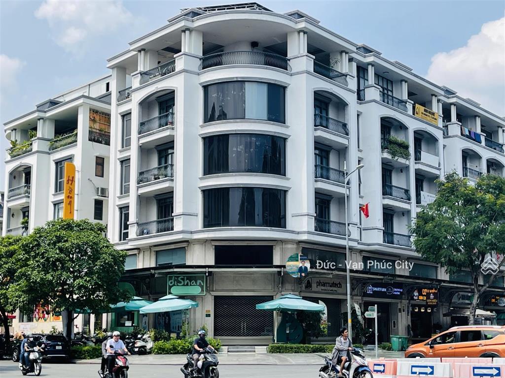 Siêu phẩm cho thuê căn góc mặt tiền nguyễn thị nhung kđt vạn phúc city 254m2, giá 150 triệu/tháng