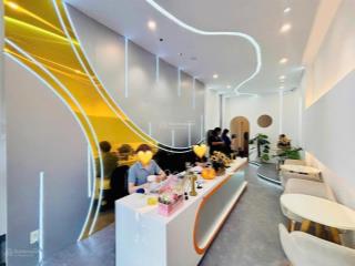 Mặt tiền đinh tiên hoàng, quận 1  hai mặt thoáng  thang máy sẵn  dòng tiền 1 tỷ/ năm (18,9 tỷ)