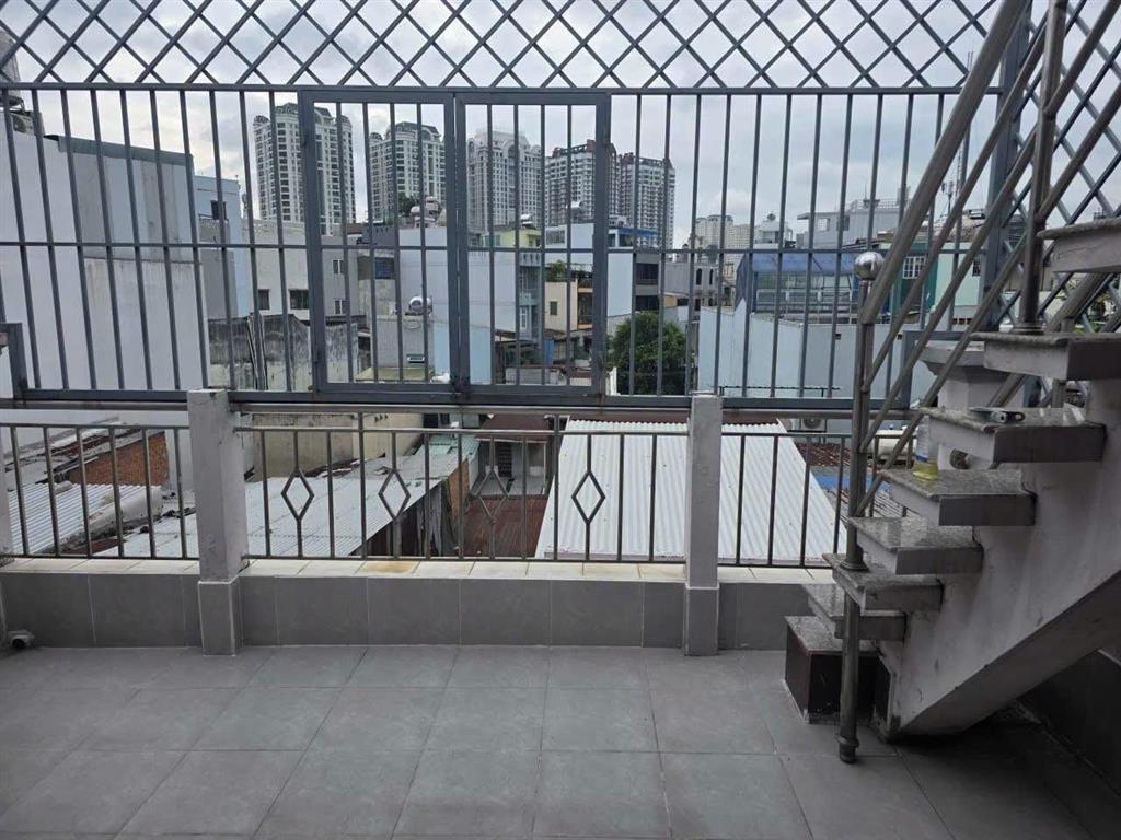 NHÀ ĐẸP HOÀN CÔNG ĐỦ Ở NGAY - NGANG 4M - TRUNG TÂM QUẬN 11.