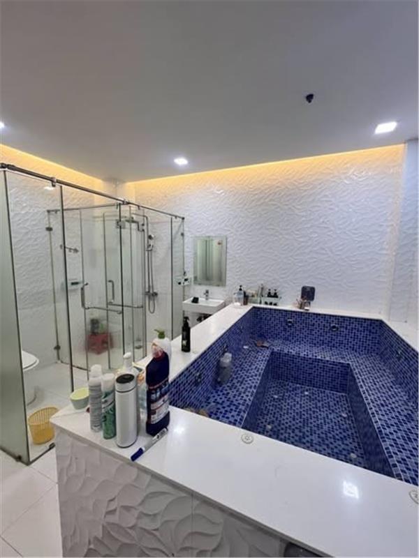 TRUNG TÂM QUẬN 10 – VÀI BƯỚC RA MẶT TIỀN NGUYỄN DUY DƯƠNG.